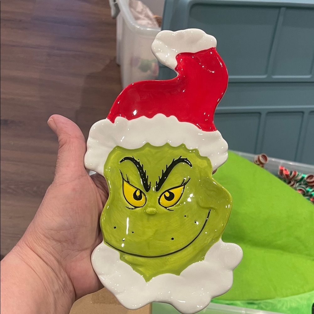 Williams Sonoma White Grinch-Shaped spoon rest
